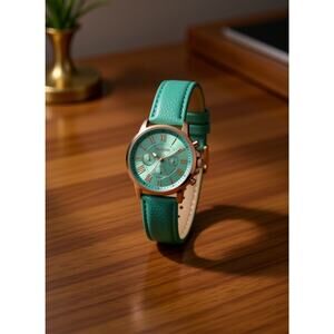 🧚🏻‍♀️ Emerald Green Watch Gold Tone Roman Numerals NWT Chic